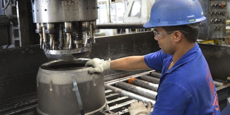 Mercado doméstico puxa alta no faturamento da indústria de máquinas e equipamentos