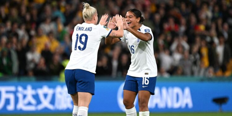 Inglaterra sofre, mas supera Nigéria nos pênaltis para seguir na Copa