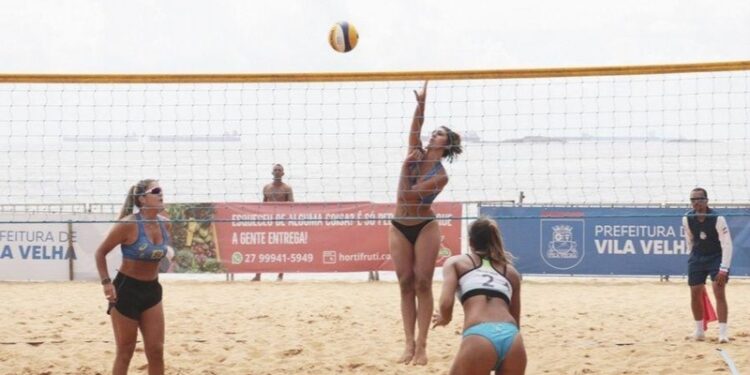 Torneio de vôlei de praia reúne atletas de diversas idades nas areias da Praia da Costa-Vila Velha