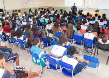 ​Agosto lilás, escolas  Municipal de Vila Velha recebem palestra sobre violência doméstica