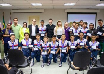 Jovens atletas de Vila Velha campões estaduais dos Jogos Escolares recebem homenagens