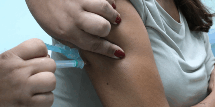 Cariacica tem 83,78% de cobertura vacinal contra a hepatite no mês de luta contra a doença