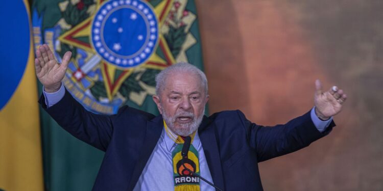 Especialista em Orçamento diz que Lula deveria vetar lei de transição ao Censo do IBGE