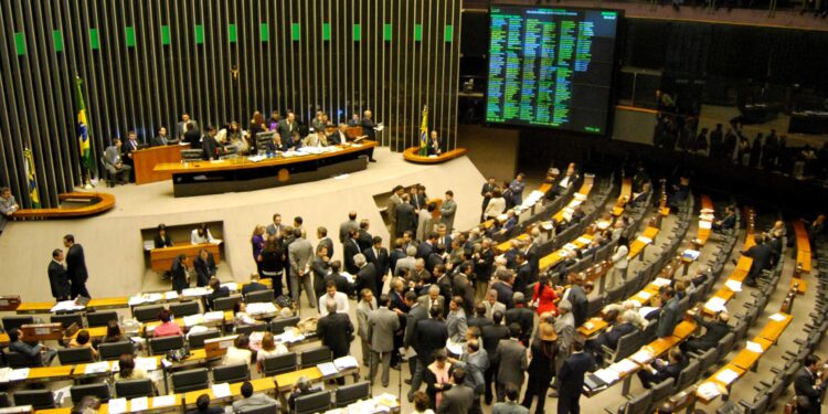 Reforma tributária avança na Câmara e pode ser votada até sexta-feira (7)