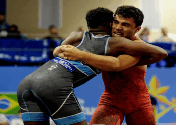 Capixaba Enzo Pegorette disputa vaga para Seleção Brasileira de Wrestling