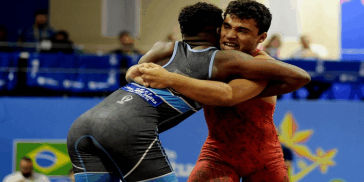 Capixaba Enzo Pegorette disputa vaga para Seleção Brasileira de Wrestling