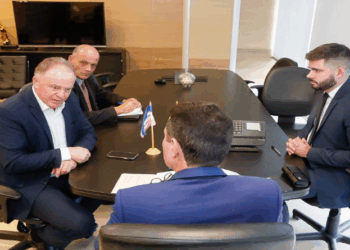 Casagrande apresenta projetos de macrodrenagem e habitação em reunião com ministro das Cidades