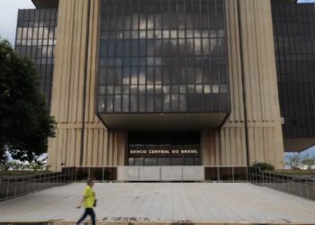 Atividade econômica tem alta de 0,56% em abril, informa BC