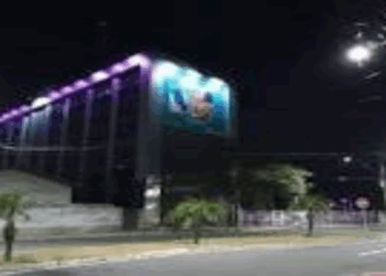 Prédios públicos da Serra recebem iluminação especial em homenagem ao Agosto Lilás