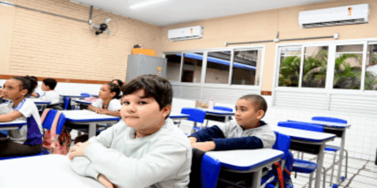 Escola Maria Leonor em Vitória ganha nova rede elétrica e climatização