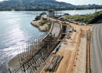 Secretaria de Obras inicia construção de deques e de passarela suspensa sobre a baía na Orla de Cariacica