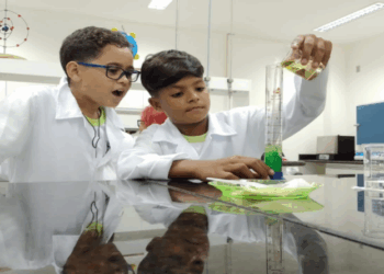 Alunos da Emef Manoel Mello participam de projeto de iniciação científica no Ifes de Cariacica