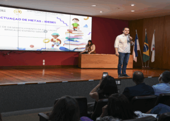 Nenhum estudante a menos: Secretaria de Educação de Vitória assina pacto pela aprendizagem