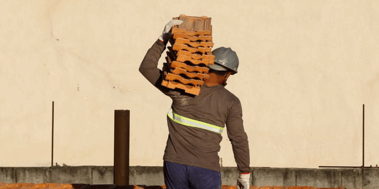 Inflação da construção civil cai para 0,08% em fevereiro, diz IBGE