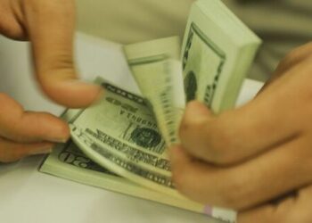 moeda abre a semana estável, cotada a R$ 4,77