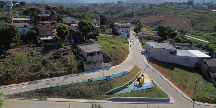 Moradores prestigiam inauguração de ruas e de praça em Jardim Campo Grande