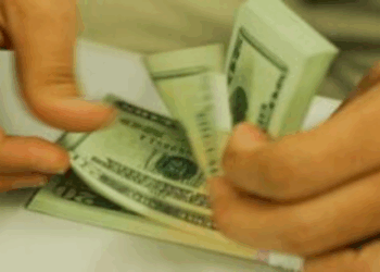 moeda abre segundo semestre de 2023 em baixa, cotada a R$ 4,81