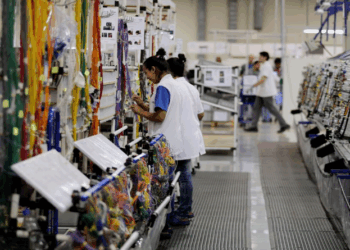 Indústria brasileira cresce 1,1% em março após duas quedas seguidas