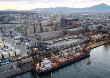 PF investiga vazamento de nafta no Porto de Paranaguá