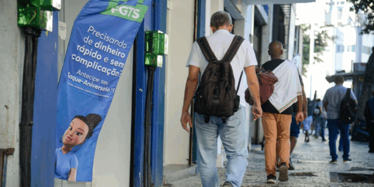 Milhões de brasileiros têm dificuldades de pagar suas dívidas