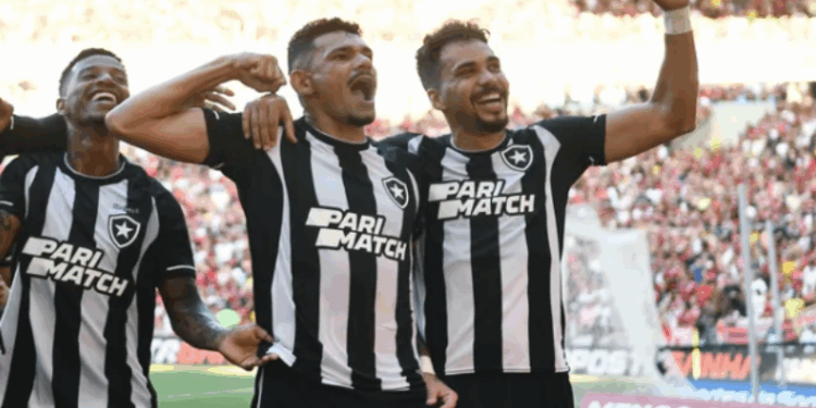 Botafogo vence o Flamengo em jogão e assume a ponta do Brasileiro