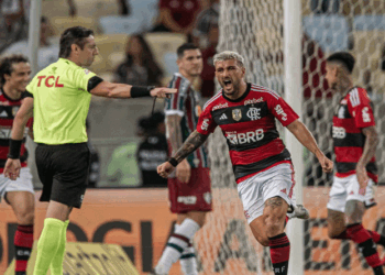 Flamengo bate Fluminense para seguir vivo na Copa do Brasil