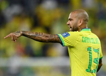 Daniel alves é indiciado por agressão sexual pela justiça na Espanha