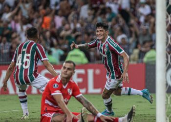 Com três gols de Cano, Fluminense goleia River Plate na Libertadores