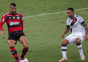 Em momentos opostos, Vasco e Fla disputam clássico pelo Brasileiro