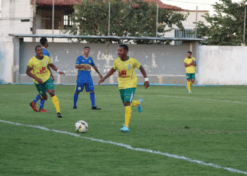 Jovem Matheus Nobre celebra primeiros gols como profissional no Nova Venécia