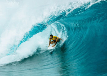 Surfe: Filipe Toledo avança em Teahupo’o e garante vantagem no Finals