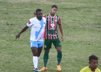 Jobson protagoniza lance de fair play e é aplaudido por torcedores rivais no ES