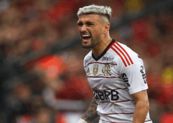 Fla derrota Athletico por 2 a 0 e avança para quartas da Copa do Brasil