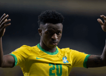 Vini Jr. fecha goleada de 4 a 1 contra Guiné em jogo contra o racismo