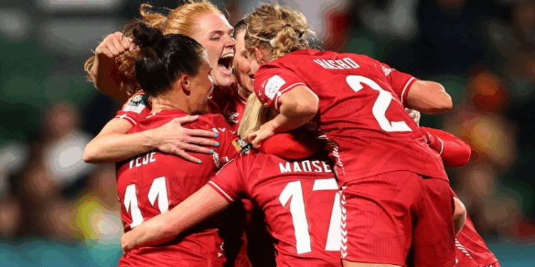 Dinamarca arranca vitória sobre a China com gol aos 44 do 2º tempo