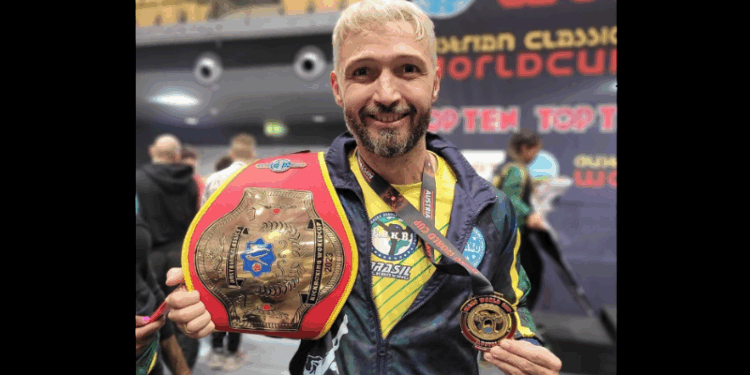 Com atletas capixabas, delegação brasileira de kickboxing bate recorde de medalhas na Copa do Mundo