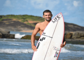 Elite do surfe nacional, Rafael Teixeira disputa circuito em Linhares: “Prazer competir em casa”