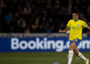 Lauren afirma que espera confronto duro com a França
