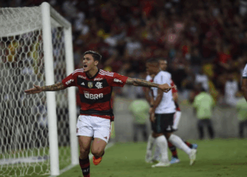 Flamengo goleia Maringá para se garantir nas oitavas da Copa do Brasil