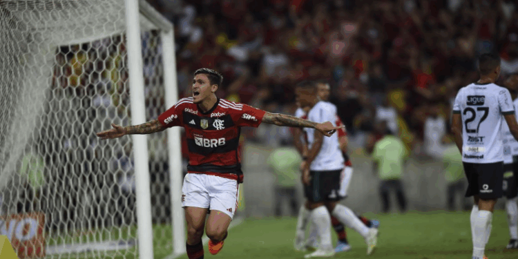 Flamengo goleia Maringá para se garantir nas oitavas da Copa do Brasil