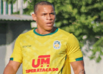 Artilheiro Vitão celebra bom momento no Nova Venécia, líder da Copa ES
