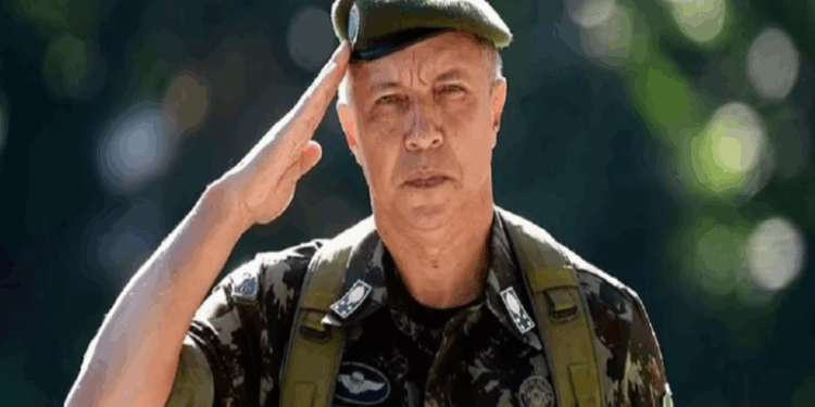 Ameaças e “dedo na cara” entre general Arruda e ministro Flávio Dino colaborou para sua exoneração