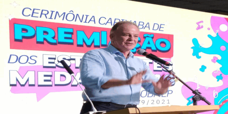 Cerimônia homenageia vencedores da Olimpíada Brasileira de Matemática das Escolas Públicas