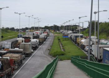Protesto acaba, mas trânsito quilométrico chega à Rodovia do Contorno