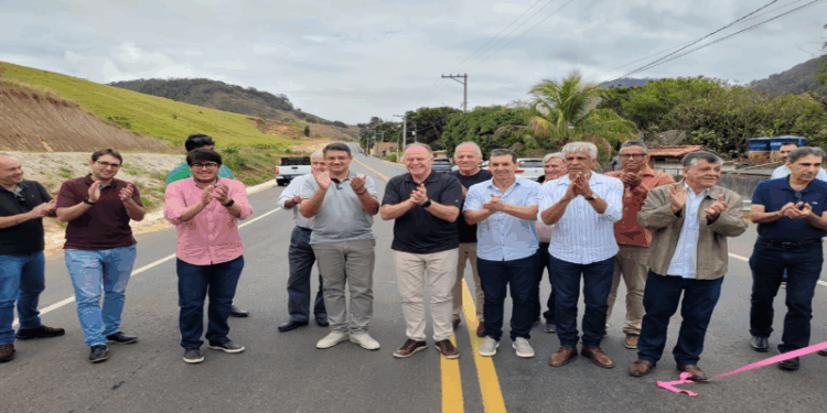 Governo do Estado entrega pavimentação da Rodovia ES-181 em Alegre