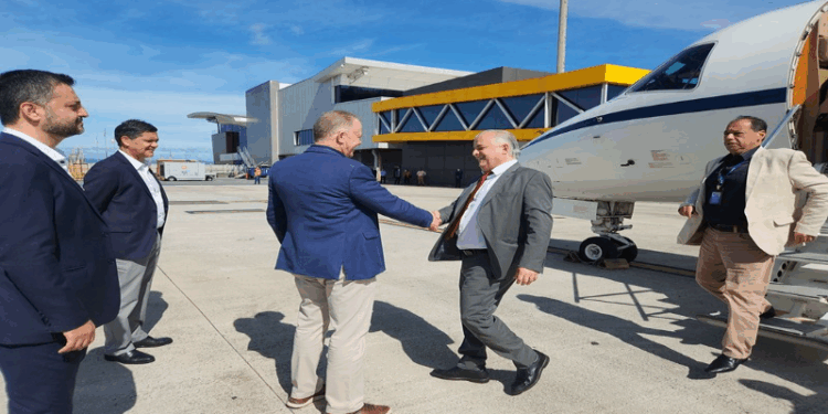 Ministro visita obras do terminal de passageiros do Aeroporto Regional de Linhares