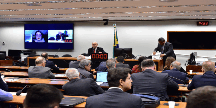 Setor produtivo aponta benefícios da terceirização para empresas e empregados