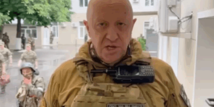 Grupo Wagner recua avanço na Rússia, após conversa com aliados de Putin