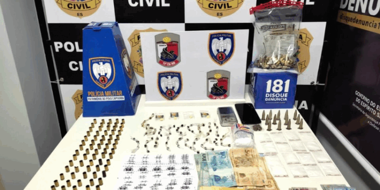 Polícias Civil e Militar apreendem drogas e dinheiro em Pinheiros
