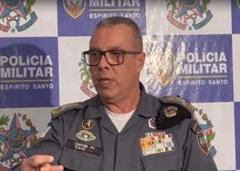 Policiais envolvidos em morte de rapaz já estão presos, diz comandante da PM